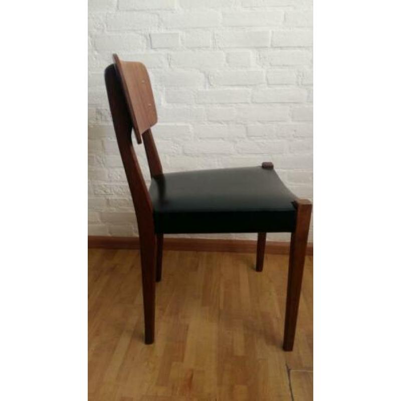 Vintage retro stoel zwart skai leer teakhout jaren 60.