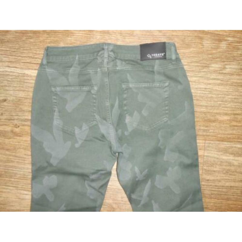10 DAYS nieuwe leger groene jeans maat 2(40/42)