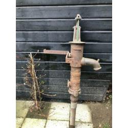 Oude waterpomp Wolga
