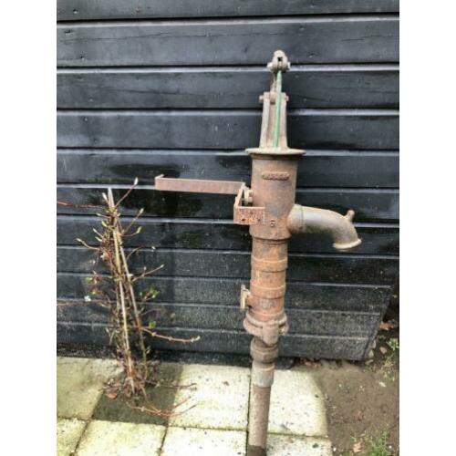 Oude waterpomp Wolga