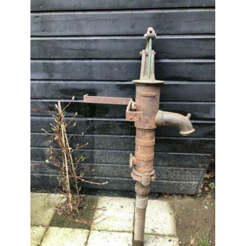 Oude waterpomp Wolga