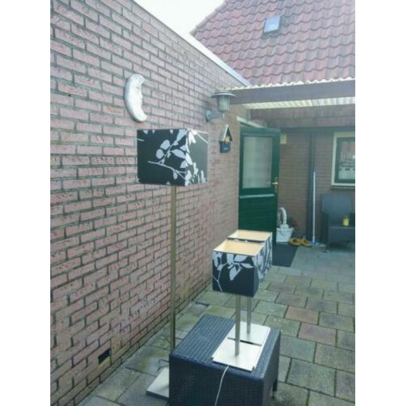 Set van 2 tafellampen en een staande lamp