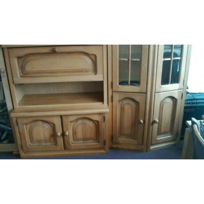 Nog zeer mooie kast te koop in de kleur blank eiken