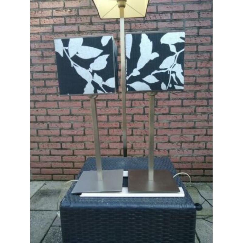 Set van 2 tafellampen en een staande lamp