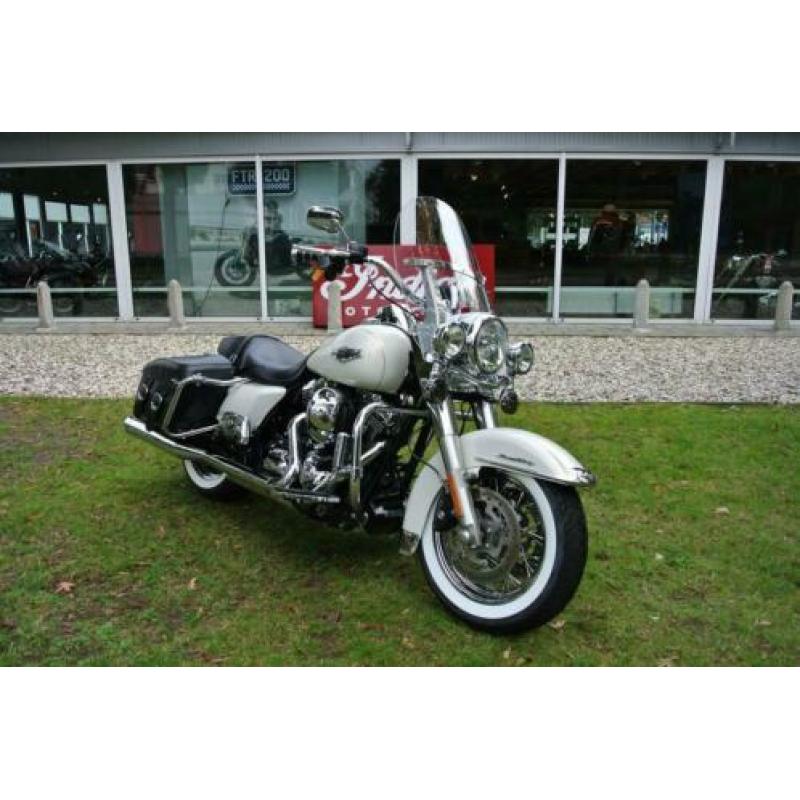 Harley-Davidson Road King FLHRC Road King Classic