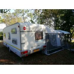 Caravan met stapelbed (Burstner + Walker voortent en luifel)