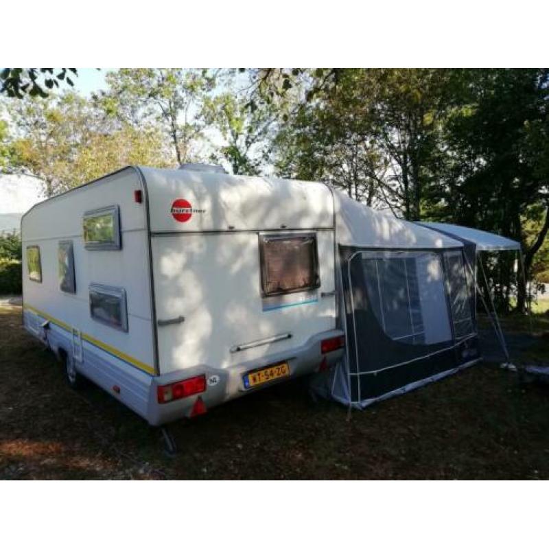 Caravan met stapelbed (Burstner + Walker voortent en luifel)