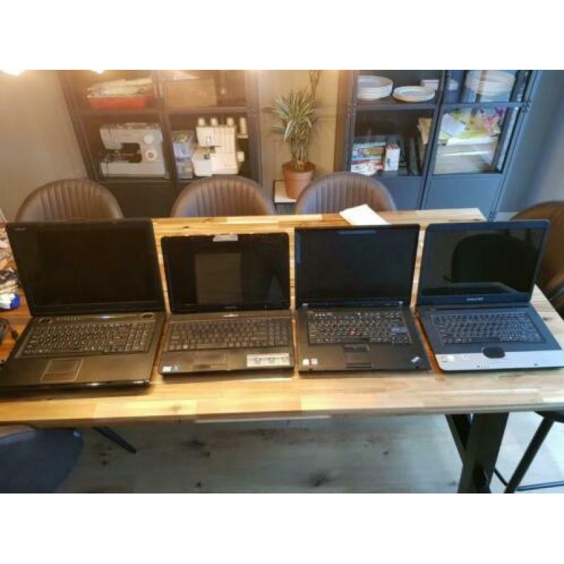 Oude laptops, als partij te koop.