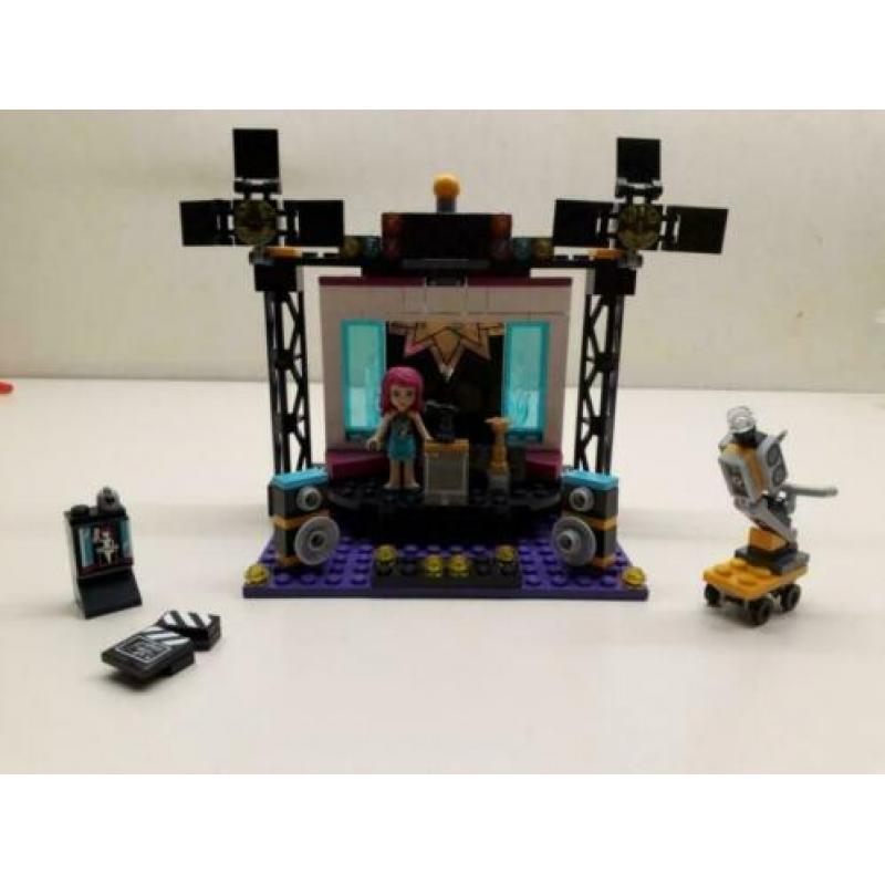 Lego Friends 41117 - tv studio. Er ontbreken 2 stikkers