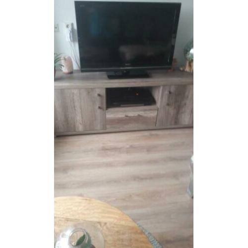 Tv-meubel hoogte 60 lengte 1.90 diepte 45