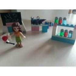 Lego friends 3933. Olivia's laboratorium. Er ontbreekt 1 acc