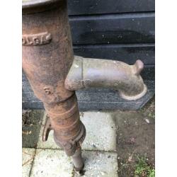 Oude waterpomp Wolga