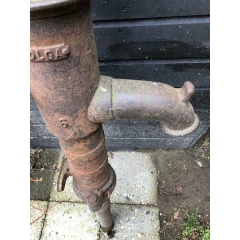 Oude waterpomp Wolga