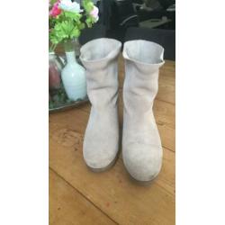 Mooie suède zandkleurige/ beige Shabbies maat 40