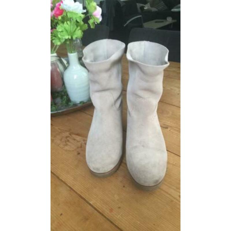 Mooie suède zandkleurige/ beige Shabbies maat 40