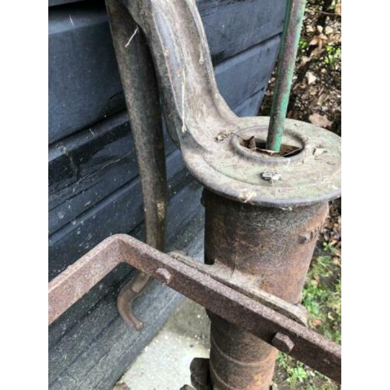 Oude waterpomp Wolga