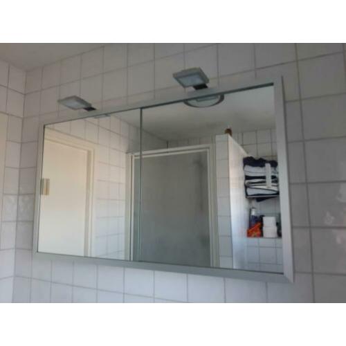 Mooie strakke spiegelkast