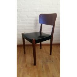 Vintage retro stoel zwart skai leer teakhout jaren 60.