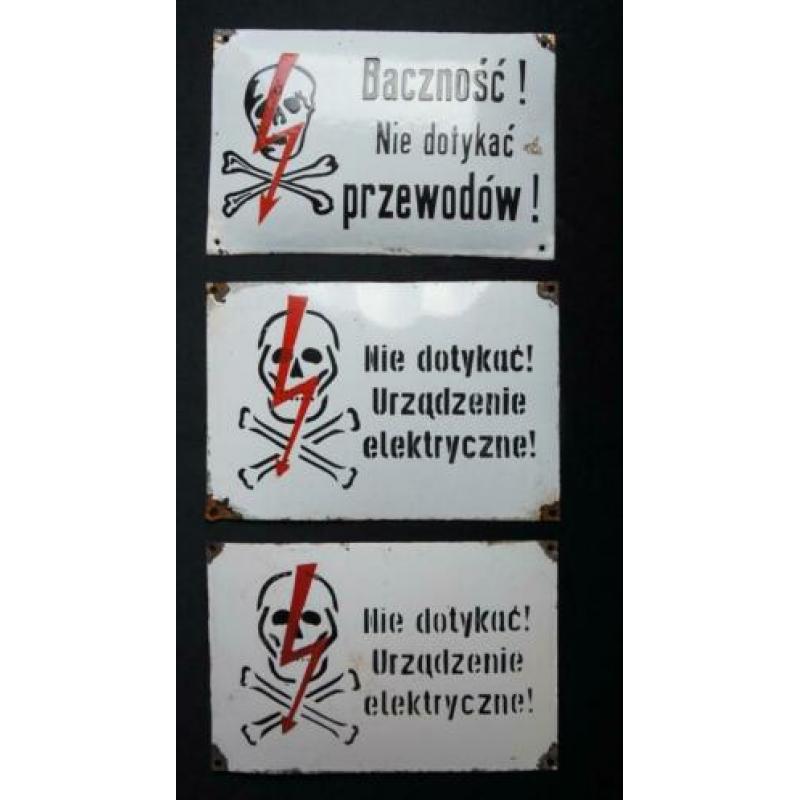 Drie emaille borden waarschuwing electriciteit doodshoofd ja