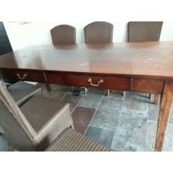 kersenhouten eettafel 200x 90 en 6 loom eettafelstoelen