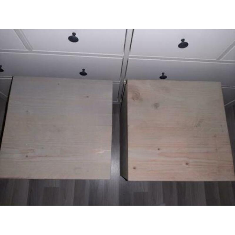 2 nachtkastjes van steigerhout