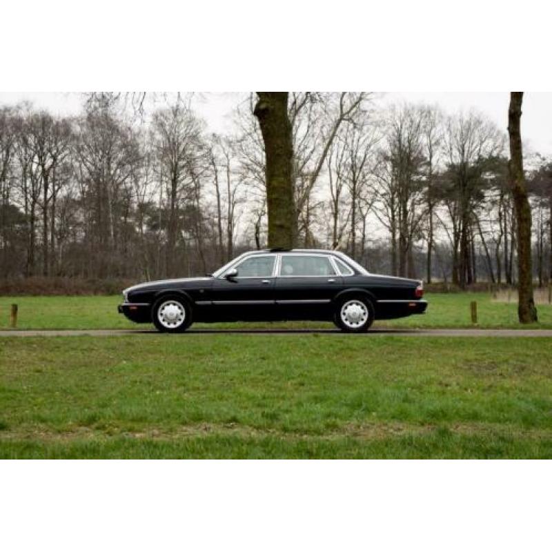 Daimler V8 4.0 V8 LWB – Anthracite metallic – 275dkm –BJ2000