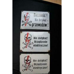 Drie emaille borden waarschuwing electriciteit doodshoofd ja