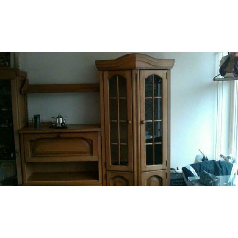 Nog zeer mooie kast te koop in de kleur blank eiken