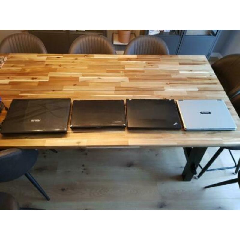 Oude laptops, als partij te koop.