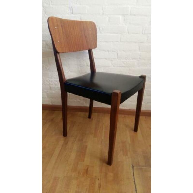 Vintage retro stoel zwart skai leer teakhout jaren 60.