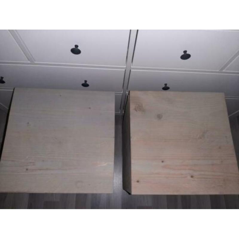 2 nachtkastjes van steigerhout