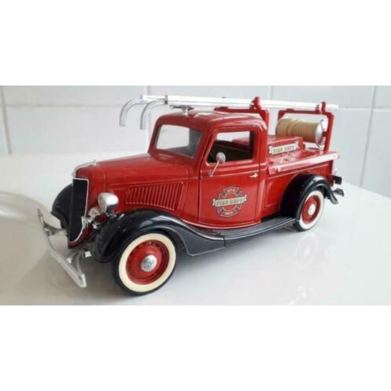 3 maal Solido Ford V8 Pick Up.... opruiming