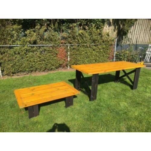 Tafel en bijzettafel
