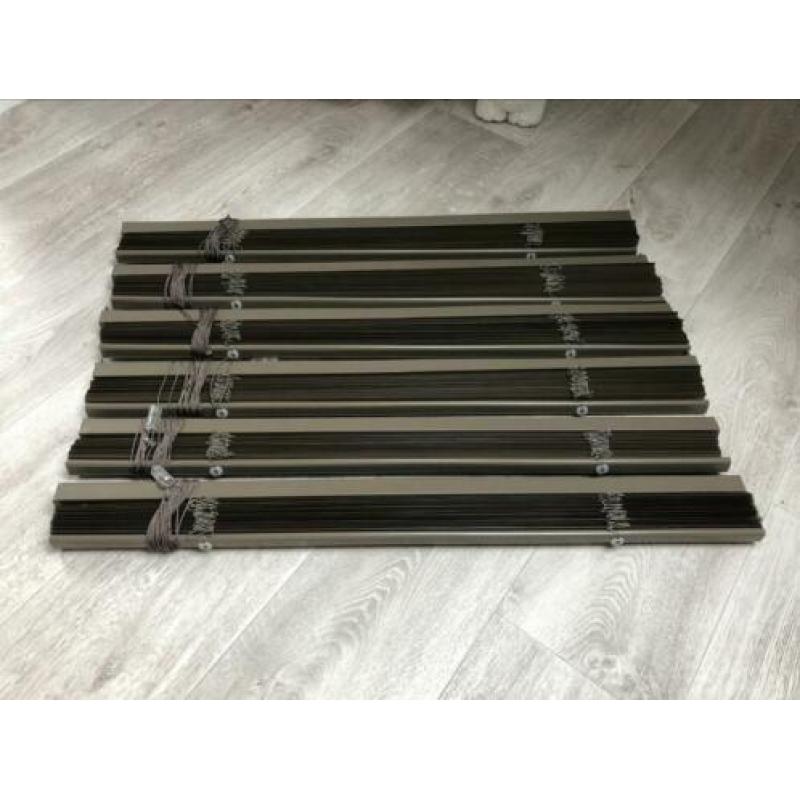 Taupe jaloezieën aluminium luxaflex 80x180cm 6 stuks.