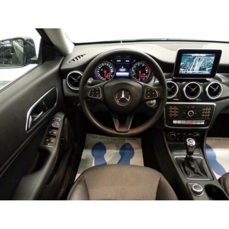Mercedes-Benz CLA-Klasse 180 Prestige AMG Edition Navi, Hlee