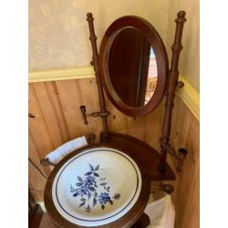 Lampetstel in brocante meubel
