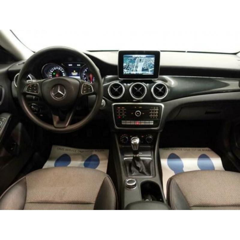 Mercedes-Benz CLA-Klasse 180 Prestige AMG Edition Navi, Hlee