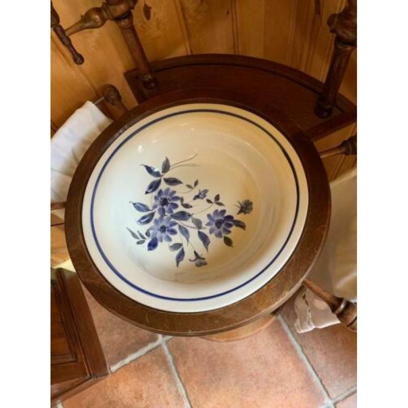Lampetstel in brocante meubel
