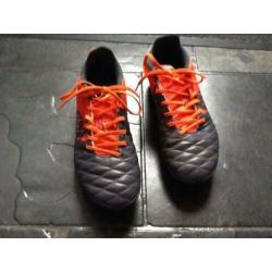 Weinig gebruikte voetbalschoenen maat 39