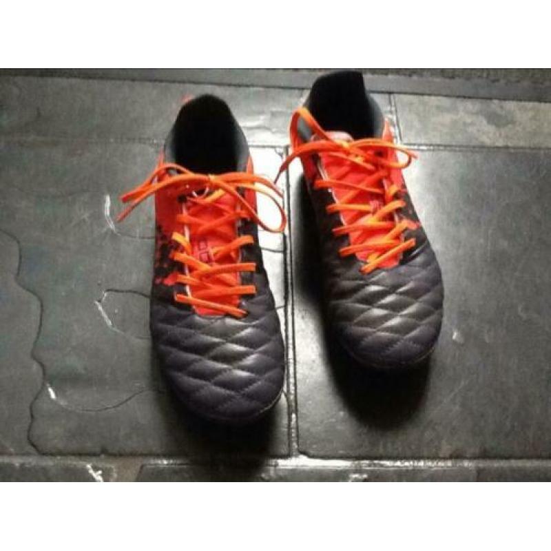 Weinig gebruikte voetbalschoenen maat 39
