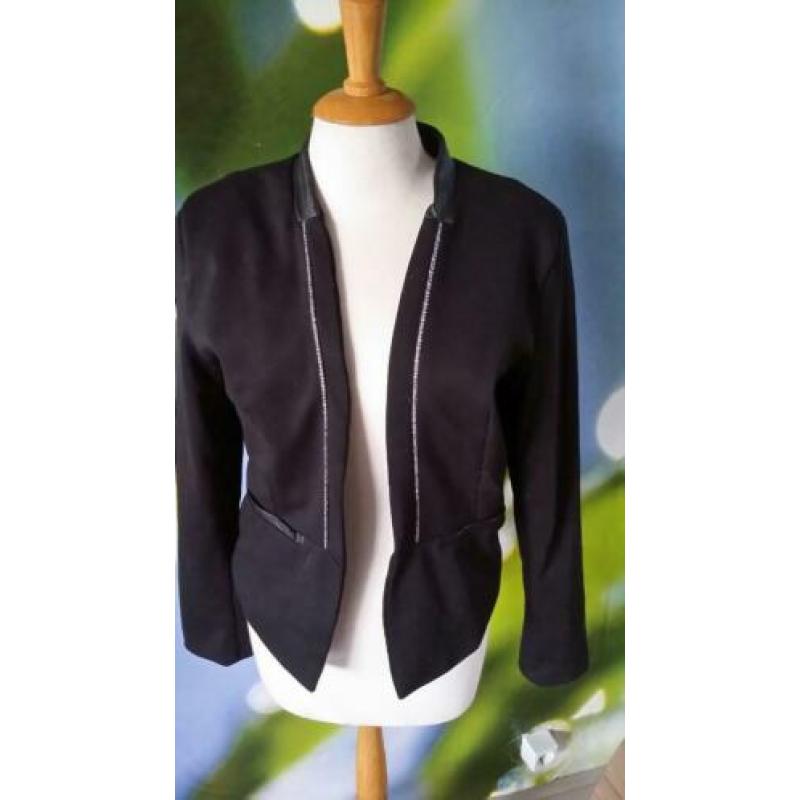 2. True Spirit blazer maat M