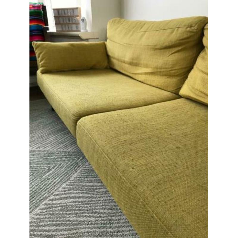 Vintage/retro okergele bank en hocker