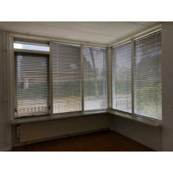 Taupe jaloezieën aluminium luxaflex 80x180cm 6 stuks.