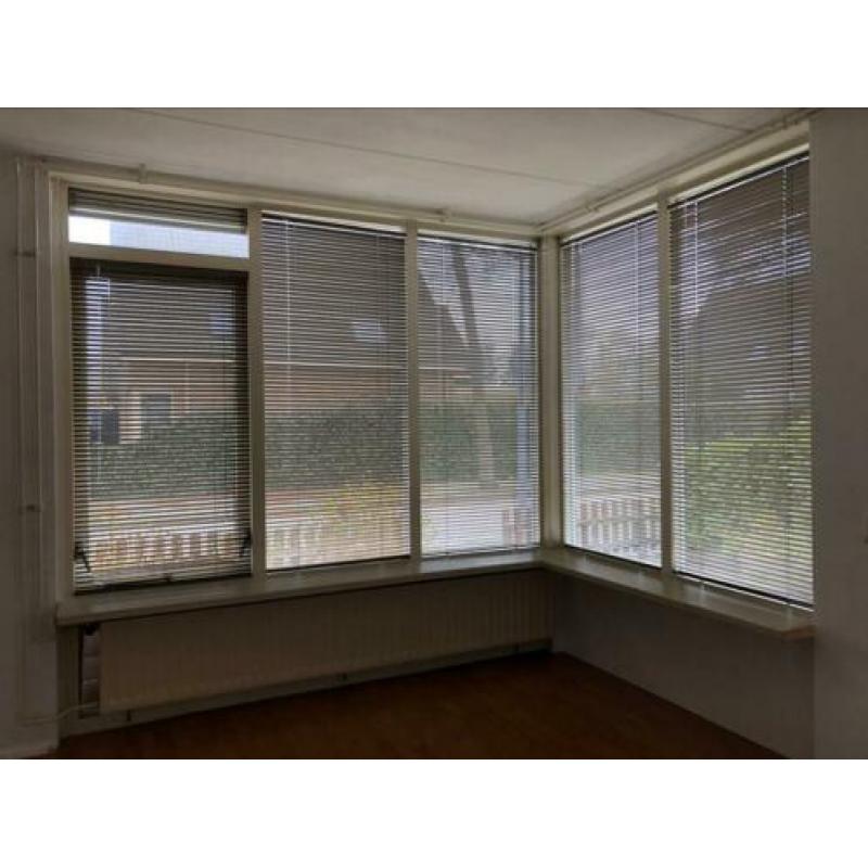 Taupe jaloezieën aluminium luxaflex 80x180cm 6 stuks.