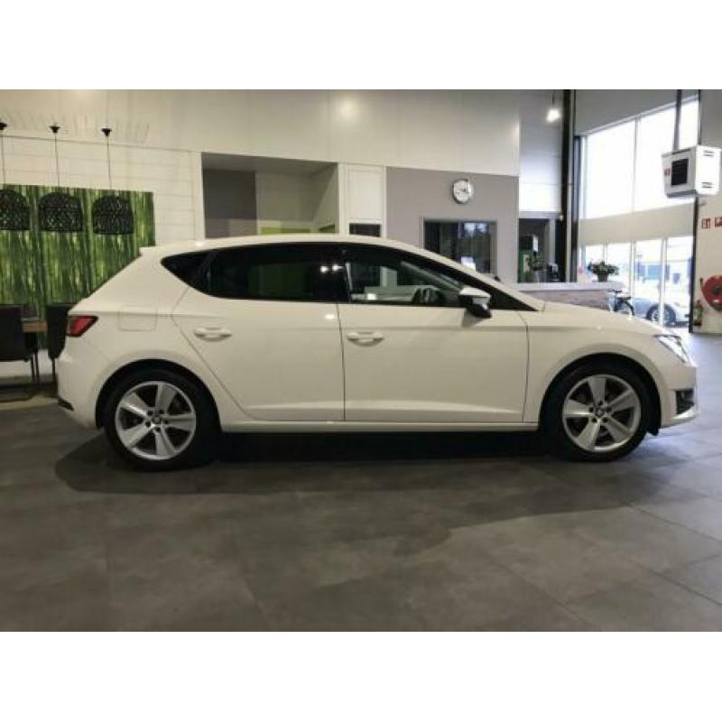 Seat Leon 2.0 TDI FR 150 pk Connect Airco ECC | LED | Naviga