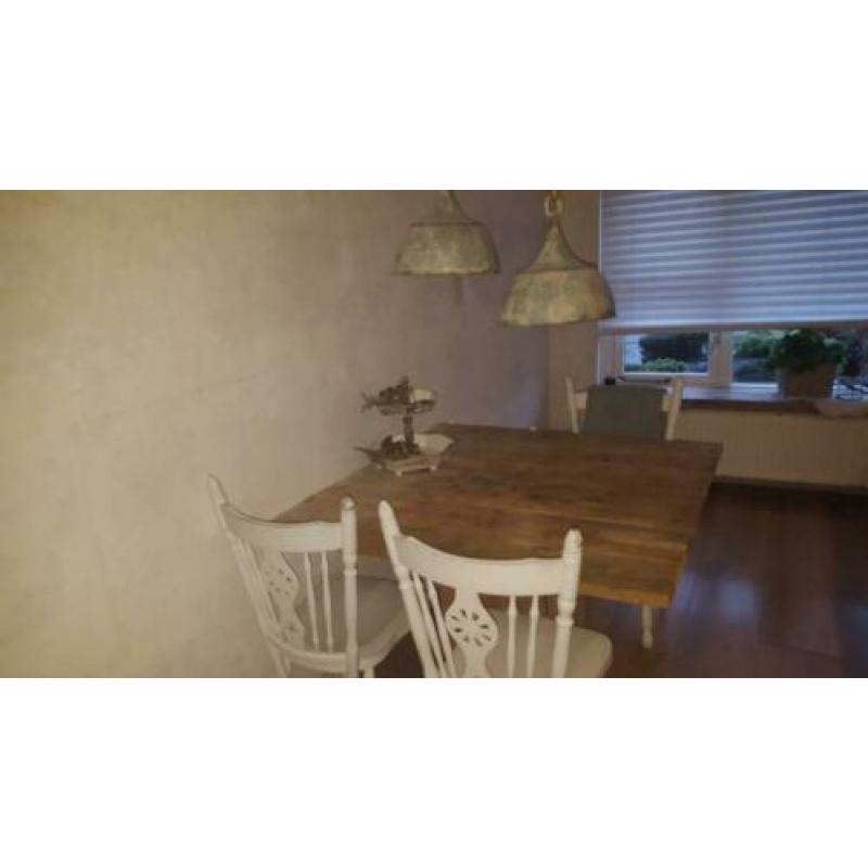 Gezellige 5/6 persoons tafel met stoelen