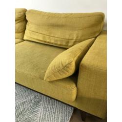Vintage/retro okergele bank en hocker