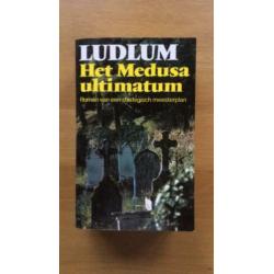 Diverse boeken van Ludlum