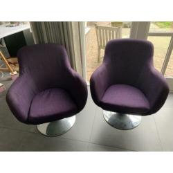 Leuke fauteuils op voet.