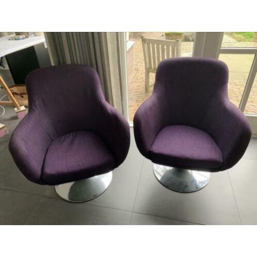 Leuke fauteuils op voet.